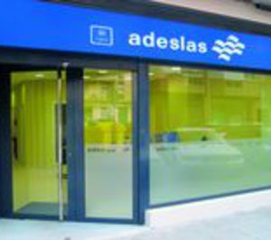 Adeslas abre una clínica dental en Zaragoza