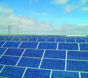Metales Extruidos diversifica y entra en estructura solar