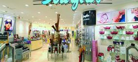 Douglas cierra dos tiendas