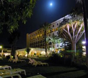 Las compraventas de hoteles se mantienen pero la inversión sigue descendiendo