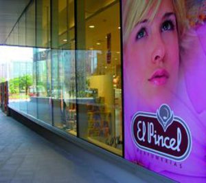Arenal compra otras nueve perfumerías El Pincel