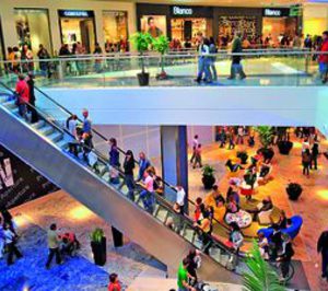 Desciende la afluencia a los centros comerciales durante el verano