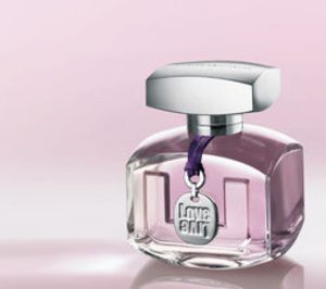 Puig lanza Love Live-Live Love, nueva fragancia femenina de Adolfo Domínguez