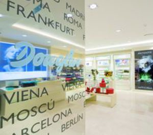 Douglas abre en A Coruña y cierra en Madrid y Valencia