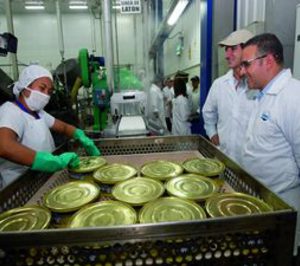 Calvo refuerza su posición en El Salvador