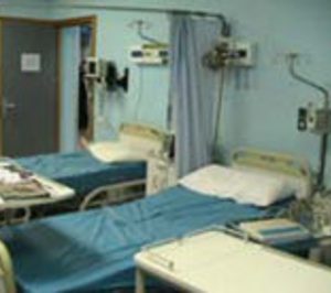 Sale a subasta pública el equipamiento médico de Clínica Universal