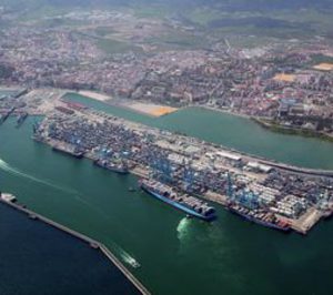 El Puerto de Algeciras moverá sólo un 7% menos, pese a la crisis del sector