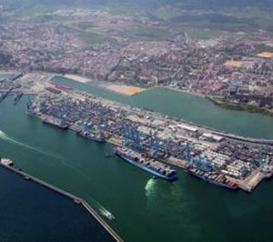 El puerto Bahía de Algeciras continúa liderando a pesar de descender un 16%