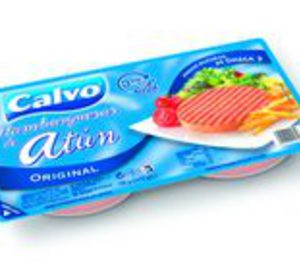 Mariana Castell, de Calvo Distribución Alimentaria, analiza hamburguesas y salchichas de atún ‘Calvo’
