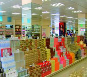 Surparfums abrió tres perfumerías en 2009