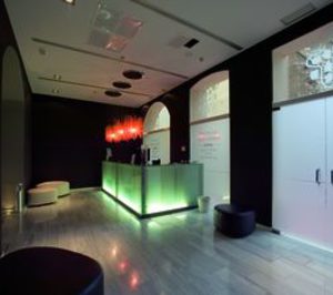 High Tech retrasa la apertura de sus proyectos de 2010