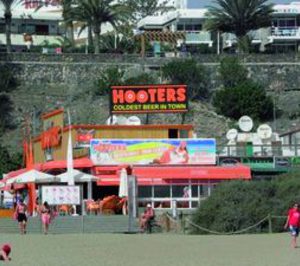 Hooters planea cuatro aperturas para 2010