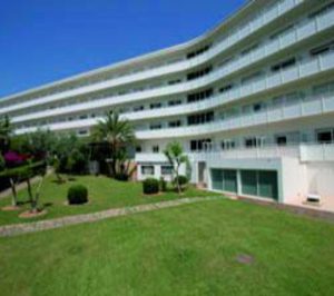 Miralles estudia vender Políclinica Miramar a Nueva Rumasa