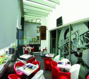 Bornay abre su primera franquicia en el hotel Playa Victoria de Palafox