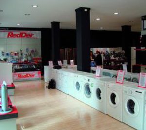 Eldisser inicia el cambio de imagen de sus tiendas Redder