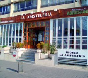 Abrasador inaugura dos córner-franquicias en establecimientos La Amstelería