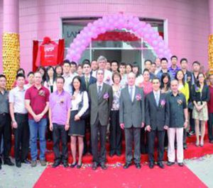Lamp inaugura su primera fábrica en China