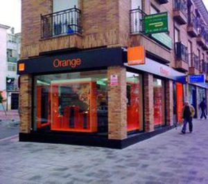 Orange alcanza el centenar de tiendas propias y franquiciadas