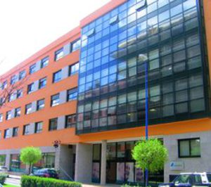 Sanyres, pendiente de los bancos