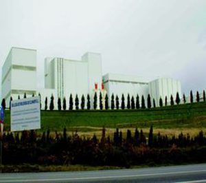 Cementos La Estrella negocia su venta para superar el colapso financiero