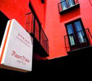 La familia Del Castillo amplía su presencia en Room Mate