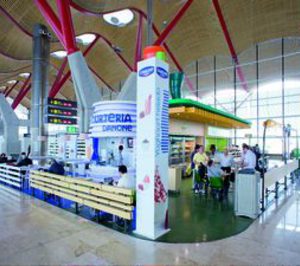 Danone inaugura dos yogurterías en el aeropuerto de Barajas