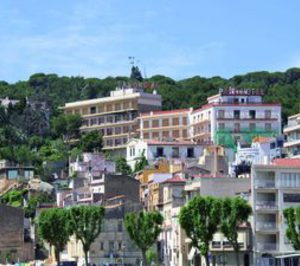 El Ayuntamiento de Sant Feliú de Guixols prepara la subasta de tres hoteles