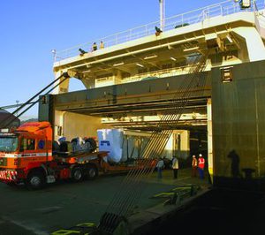 Suardíaz y Cat se unen en el transporte de vehículos desde Santander