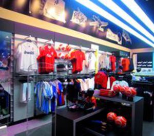 Adidas continúa su apuesta por los aeropuertos españoles