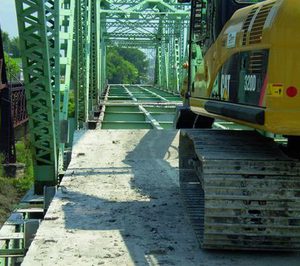 La licitación pública comienza 2011 con una caída del 32%