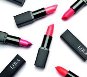 Persé lanza su propia marca de cosmética de color, Lola Make Up