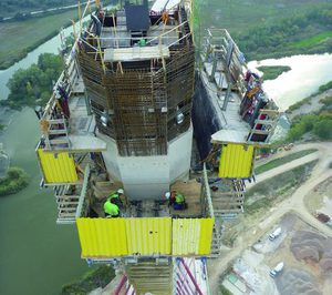 Doka construye el pilono inclinado más alto de Europa