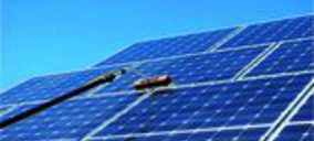 Orbival Levante desembarca en la limpieza de placas fotovoltaicas