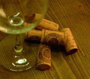 La OIV defiende el uso del corcho en el taponado de vino