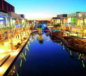 Una veintena de cadenas arriba al centro comercial Puerto Venecia