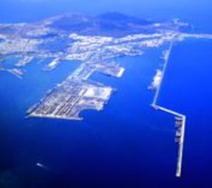 La ministra de Fomento anuncia una financiación adicional para el puerto de Las Palmas