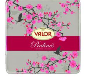 Valor lanza bombones en la lata Flor de Almendro