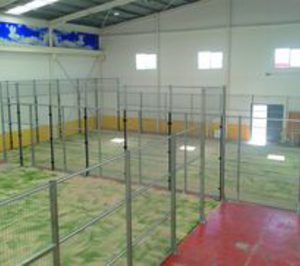 Composan presenta sus pistas de pádel para interiores