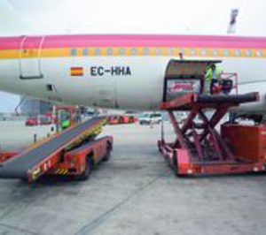 La carga aérea crece gracias a los tráficos internacionales