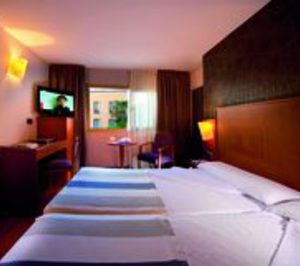 El almeriense Torreluz reabre como 4E tras una reforma integral