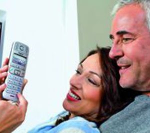 Gigaset apuesta por el diseño ergonómico con el DECT E500