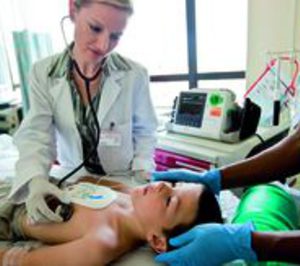 Philips presenta un desfibrilador adaptable a niños y adultos