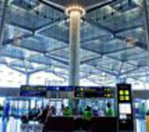 Vitro viste el aeropuerto de Málaga y su estación de Cercanías