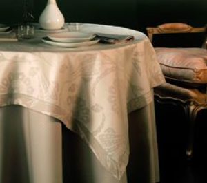 Resuinsa presenta su nueva colección de manteles Soft System