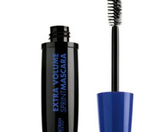 Deborah presenta máscaras de pestañas y sombras de ojos a juego