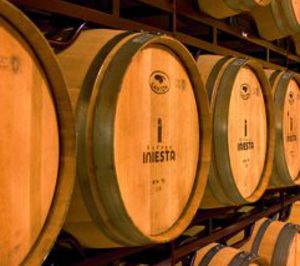 Bodegas Iniesta, 800.000 € en el parque de barricas