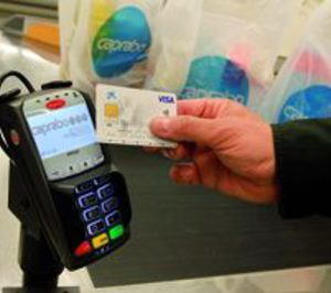 Caprabo adapta sus dispositivos de pago rápido para tarjetas y móviles con NFC