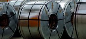 La producción de acero desciende un 15% en abril