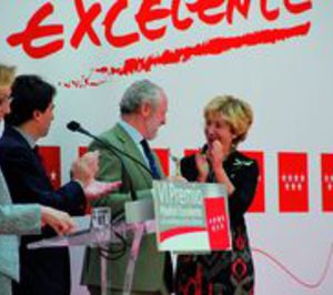 Mercedes Benz recibe un premio a su excelencia y planta un bosque en Vitoria