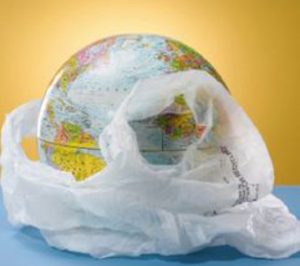 El consumo de bolsas de plástico se desploma en España